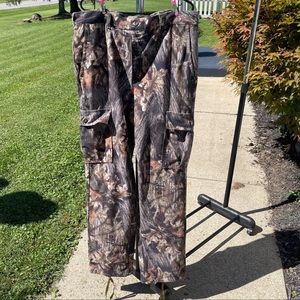 Like New Mossy Oak Break Up Camo Cargo Pants.